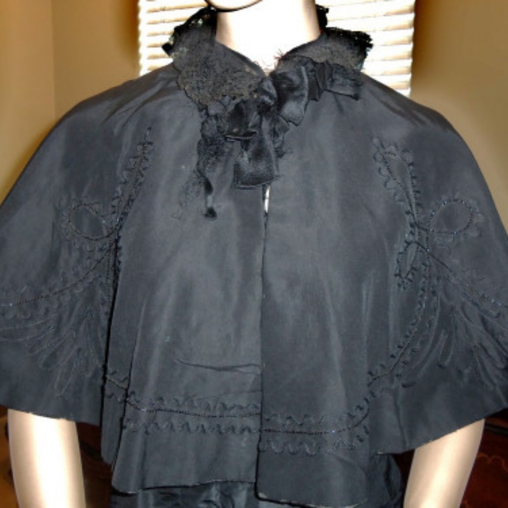 Victorian 1870s Beaded Cape Authentic - Picture 2 of 4